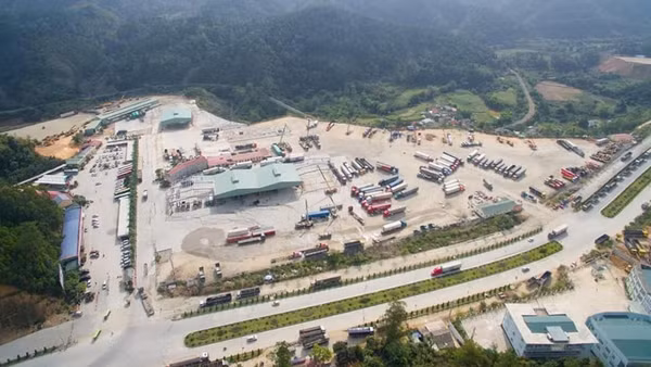 Toàn cảnh cửa khẩu Hữu Nghị (xã Đồng Đăng, tỉnh Lạng Sơn).
