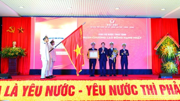 Ngày 24/10/2025, Trường đại học Hàng hải Việt Nam vinh dự đón nhận Huân chương Lao động hạng Nhất do Chủ tịch nước trao tặng.