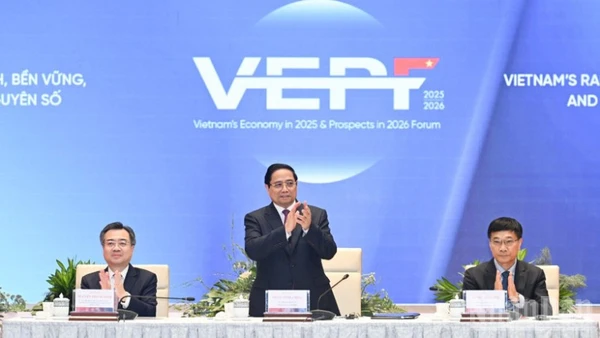 Thủ tướng Chính phủ Phạm Minh Chính chủ trì Phiên toàn thể cấp cao Diễn đàn Kinh tế Việt Nam 2025, triển vọng 2026. (Ảnh: Trần Hải)