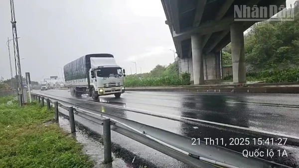 Từ 14h chiều nay các xe đã có thể lưu thông 2 chiều qua hầm đèo Cả.