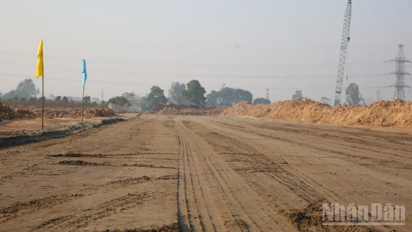 Công tác giải phóng mặt bằng Dự án đường Vành đai 4 - Vùng Thủ đô còn gặp khó khăn tại một số xã như Mê Linh, Ô Diên, Hoài Đức, Yên Nghĩa và Bình Minh.