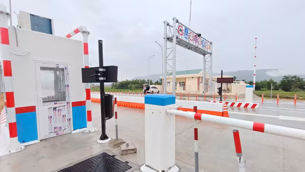 Các trạm thu phí không dừng đã sẵn sàng cơ sở hạ tầng bảo đảm thu phí đúng, đủ. (Ảnh: Cục Đường bộ Việt Nam)
