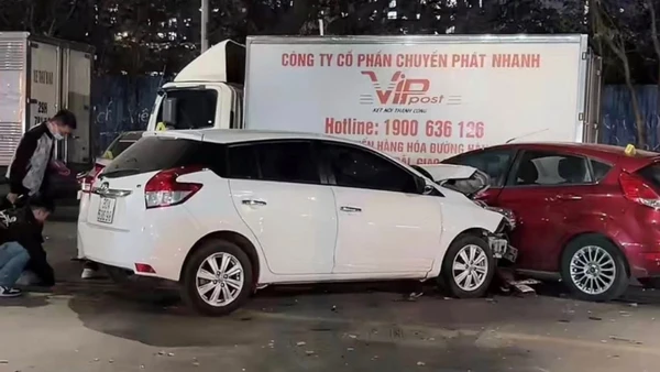 Hiện trường vụ tai nạn trên phố Nguyễn Chánh.