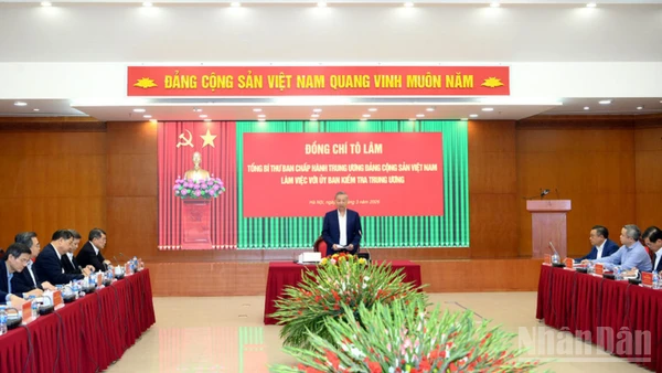 Tổng Bí thư Tô Lâm chủ trì cuộc làm việc với Ủy Ban Kiểm tra Trung ương. (Ảnh: ĐĂNG KHOA)