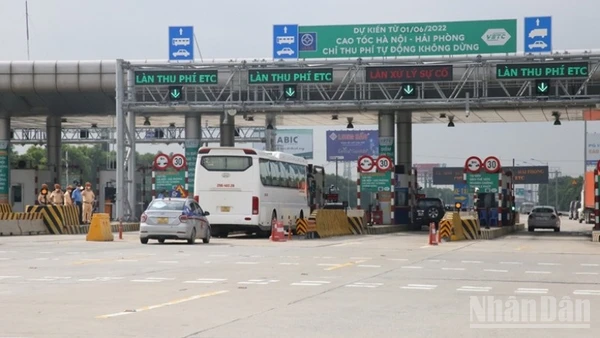 Ảnh minh họa: Trạm thu phí không dừng trên cao tốc Hà Nội-Hải Phòng.