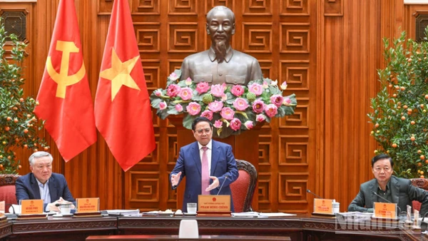 Thủ tướng Chính phủ Phạm Minh Chính chủ trì cuộc họp của Thường trực Chính phủ về các giải pháp bảo đảm cung ứng xăng dầu. (Ảnh: Trần Hải)