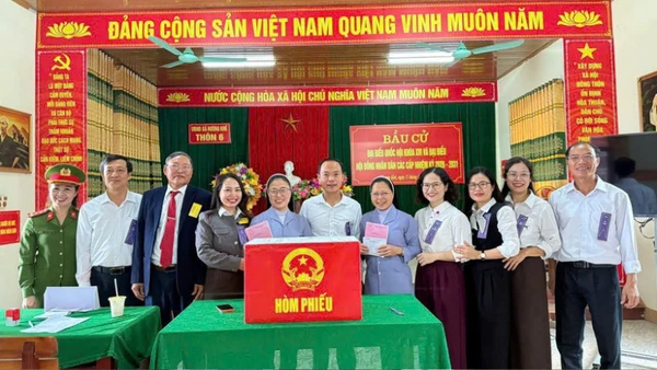 Các chức sắc tôn giáo ở Hà Tĩnh hăng hái tham gia "Ngày hội non sông".