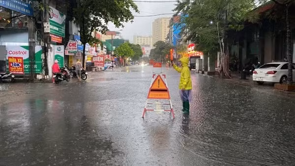 Thành phố Hà Nội đang khẩn trương thi công hệ thống chống ngập trước khi mùa mưa lũ 2026 bắt đầu. (Ảnh: Lê Đức)