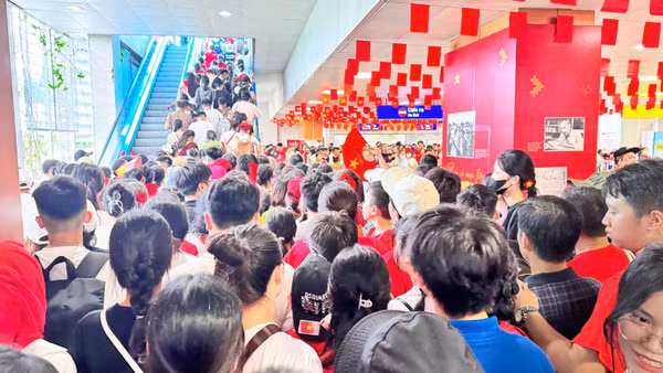 Người dân trải nghiệm tàu điện metro dịp nghỉ lễ Quốc khánh 2/9 năm 2025.