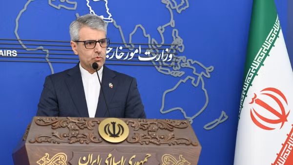 Người phát ngôn Bộ Ngoại giao Iran Esmaeil Baghaei phát biểu trong cuộc họp báo tại Tehran. (Ảnh: THX/TTXVN)