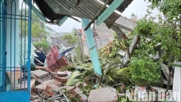 Hiện trường vụ sập mái che làm 3 người thương vong tại ấp Thuận Tây 1, xã Thuận Thành (huyện Cần Giuộc, tỉnh Long An).