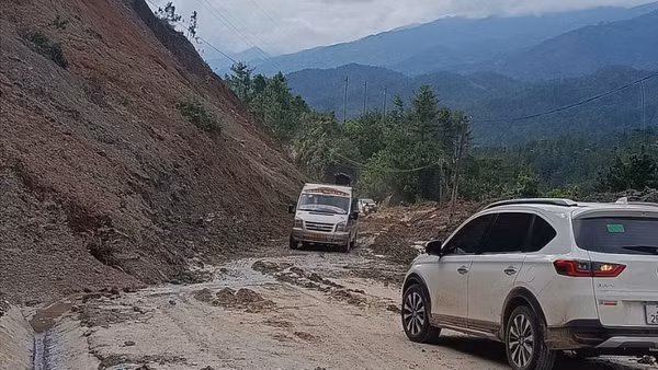 Với tinh thần chủ động, quyết liệt, ngành đường bộ đang nỗ lực cao nhất, chạy đua với thời gian để khôi phục hệ thống giao thông, bảo đảm an toàn tuyệt đối cho người và phương tiện, góp phần giảm thiểu thiệt hại, sớm ổn định đời sống nhân dân các tỉnh miền núi phía bắc.