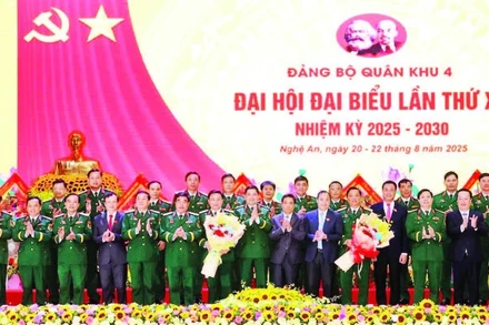 Ra mắt Ban Chấp hành Đảng bộ Quân khu 4 nhiệm kỳ 2025-2030.