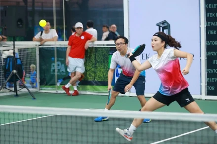 Các vận động viên thi đấu tại giải Pickleball từ thiện gây quỹ hỗ trợ bệnh nhân ung thư.