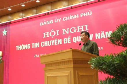 Đồng chí Nguyễn Đức Phong, Phó Bí thư Đảng ủy Chính phủ phát biểu tại hội nghị.