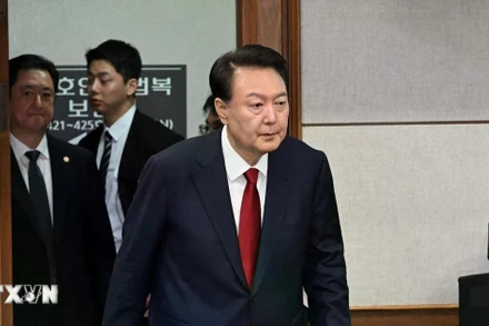 Cựu Tổng thống Hàn Quốc Yoon Suk Yeol tại phiên điều trần hình sự thứ hai về cáo buộc xúi giục nổi loạn, tại Tòa án Trung tâm Seoul, ngày 21/4/2025. (Nguồn: THX/TTXVN)