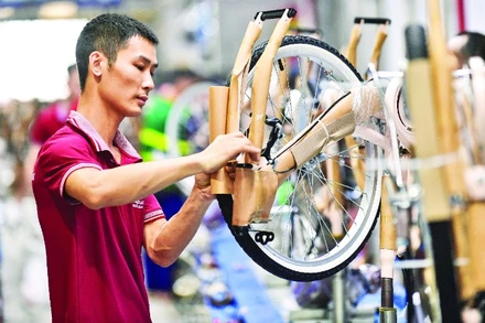 Dây chuyền sản xuất xe đạp Thống Nhất, góp phần nâng tầm giá trị sản phẩm “Made in Vietnam”. (Ảnh: THÀNH ĐẠT) 