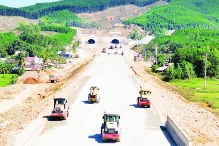 Trong dịp 19/8, cả nước hoàn thành, đưa vào khai thác hơn 200km đường cao tốc. (Ảnh: THƯ LÊ) 