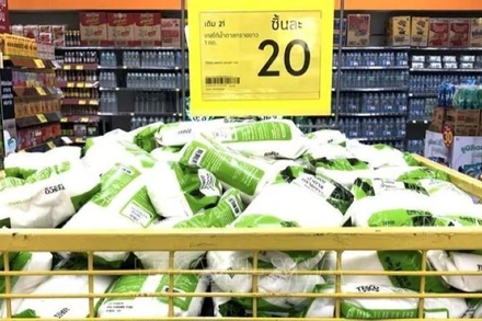 Đường đóng túi được bày bán tại một siêu thị lớn ở Bangkok. (Ảnh: Ngọc Quang/TTXVN)