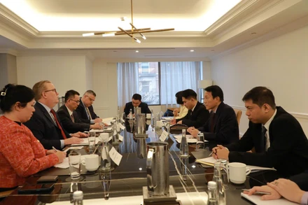 Đại tướng Lương Tam Quang đánh giá cao chất lượng dịch vụ của Amazon cung ứng tại thị trường Việt Nam, đặc biệt là dịch vụ điện toán đám mây đóng vai trò quan trọng, hỗ trợ hiệu quả hoạt động của các doanh nghiệp Việt Nam. (Ảnh: TTXVN)