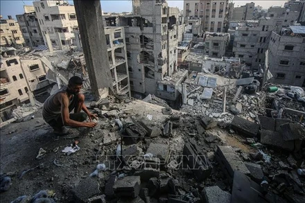 Những tòa nhà bị phá hủy sau các cuộc không kích của Israel xuống Gaza. (Ảnh: THX/TTXVN)