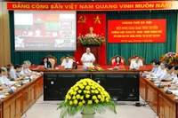 Bí thư Thành ủy Hà Nội Hoàng Trung Hải chủ trì hội nghị giao ban trực tuyến giữa Thường trực Thành ủy, HĐND, UBND Thành phố với các quận huyện, thị xã quý III-2016.
