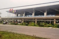 Xử phạt năm nhân viên sân bay Vinh để người tâm thần lọt lên cầu thang máy bay