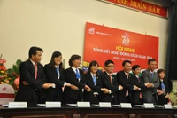 TCT May 10 giao ước thi đua.
