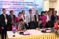 Ký biên bản ghi nhớ Hợp tác du lịch, thương mại, đầu tư và truyền thông ba tỉnh Quảng Trị, Savannakhet (Lào) và Mukdahan (Thái-lan) 