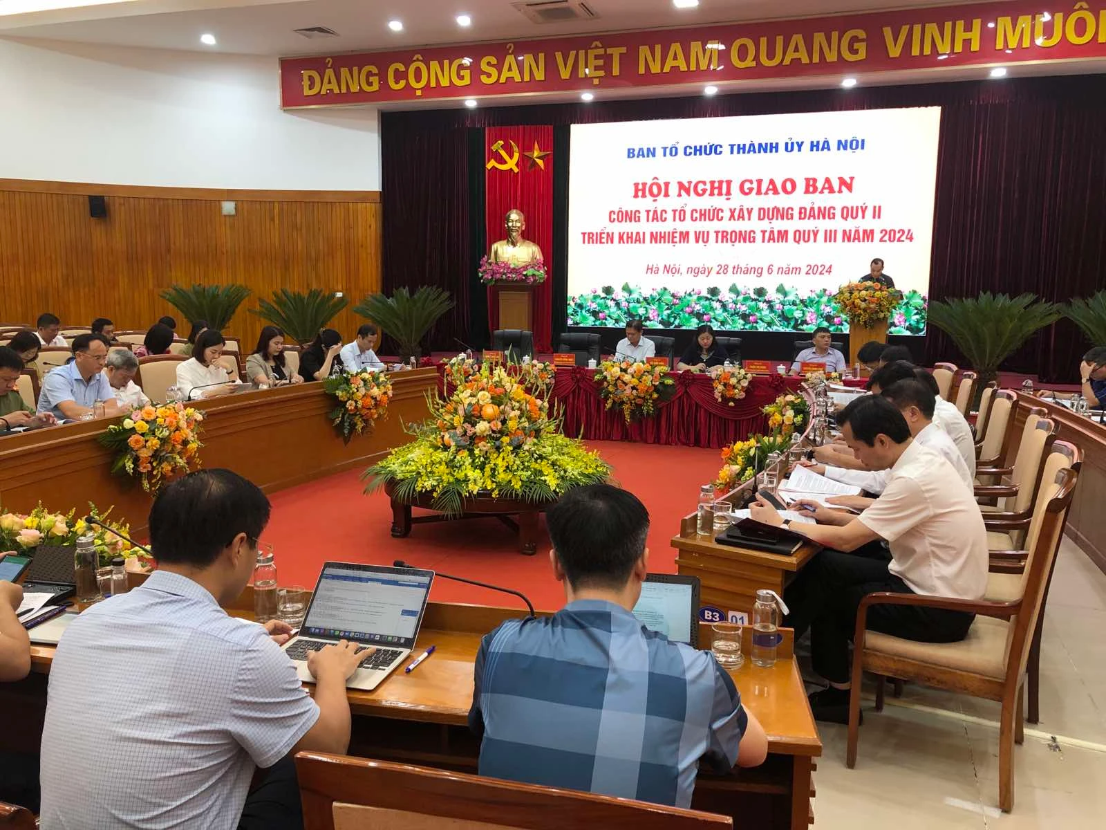 Toàn cảnh hội nghị.