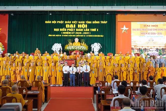Ban Trị sự Giáo hội Phật giáo Việt Nam tỉnh Đồng Tháp nhiệm kỳ 2026-2031 cùng đại biểu tại buổi ra mắt đại hội.