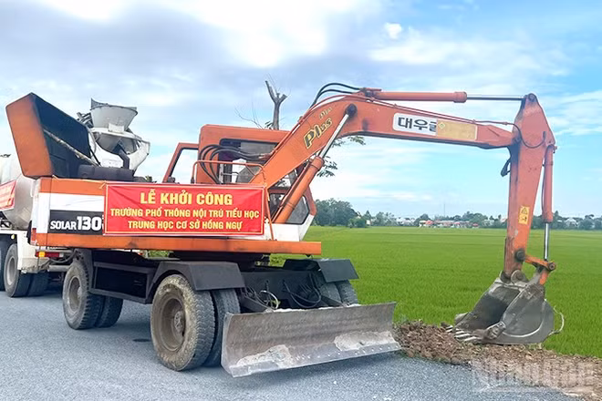 Nghi thức lễ khởi công Trường phổ thông nội trú liên cấp tiểu học và trung học cơ sở phường Hồng Ngự.
