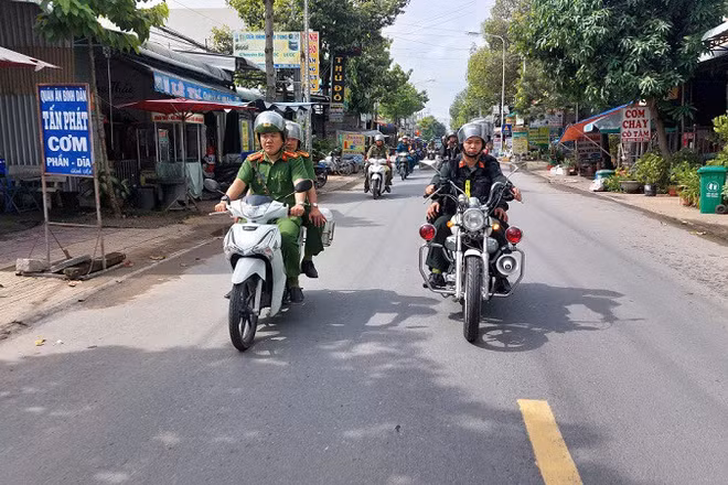 Phối hợp cùng Công an xã, Phòng Cảnh sát giao thông tổ chức tuần tra bảo đảm an ninh trật tự và trật tự an toàn giao thông.