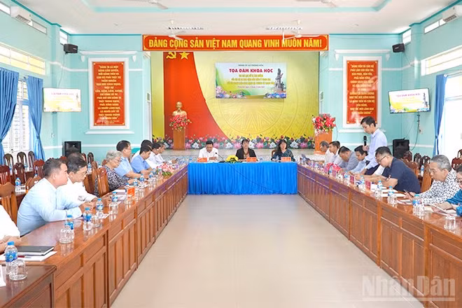 Quang cảnh buổi tọa đàm.
