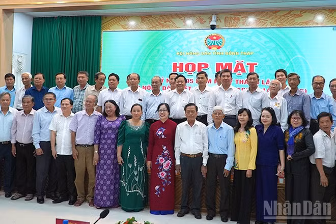 Đại biểu tại buổi họp mặt.