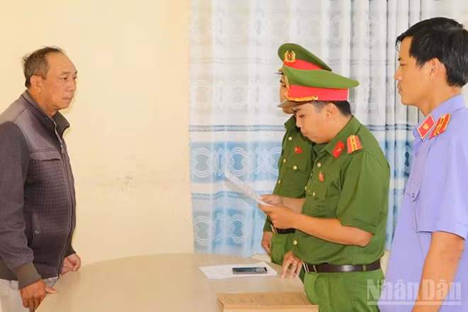 Lê Văn Chuồng có hành vi sản xuất, buôn bán hàng giả là cà-phê.