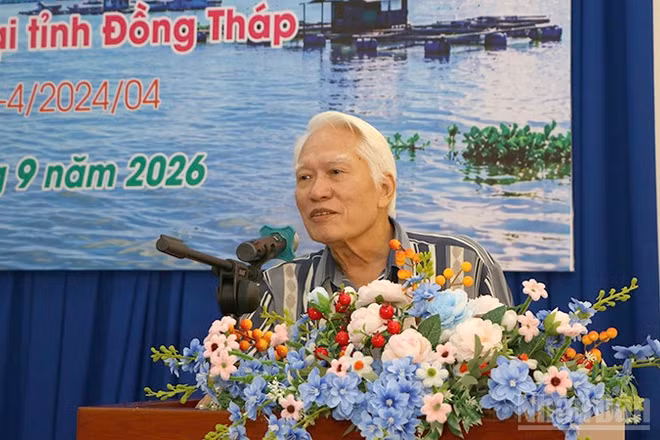 Phó Giáo sư, Tiến sĩ Nguyễn Chu Hồi, Phó Chủ tịch Thường trực Trung ương Hội Thủy sản Việt Nam, Trưởng ban Chương trình phát triển Liên hợp quốc-Chương trình tài trợ các dự án nhỏ của Quỹ Môi trường toàn cầu (UNDP/GEF SGP) phát biểu tại hội nghị. (Ảnh: HỮU NGHĨA)