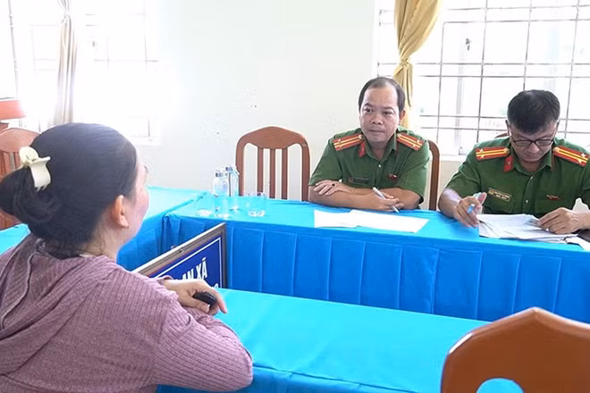 Người nữ tại cơ quan Công an.