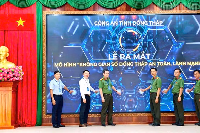 Công an Đồng Tháp ra mắt mô hình “Không gian số Đồng Tháp an toàn, lành mạnh”.