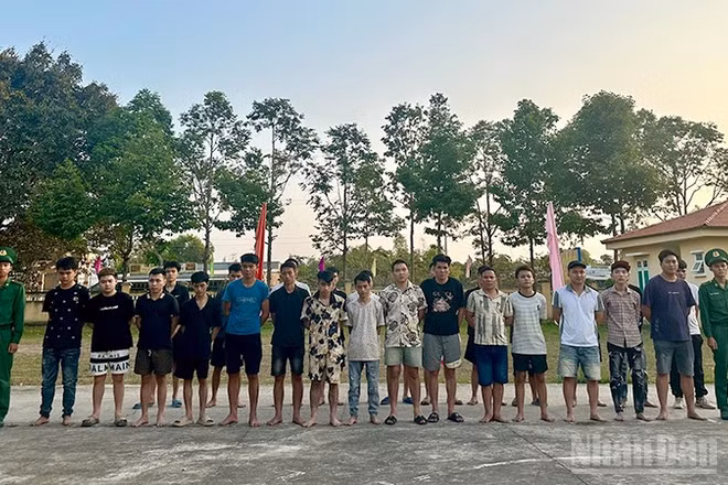 Các đối tượng tại Đồn Biên phòng cửa khẩu quốc tế Dinh Bà.