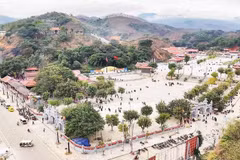 Di tích lịch sử văn hóa quốc gia Đền Bảo Hà được trùng tu, mở rộng, tạo thuận lợi cho du khách chiêm bái, tham quan (Ảnh TRỌNG ĐIỂM)
