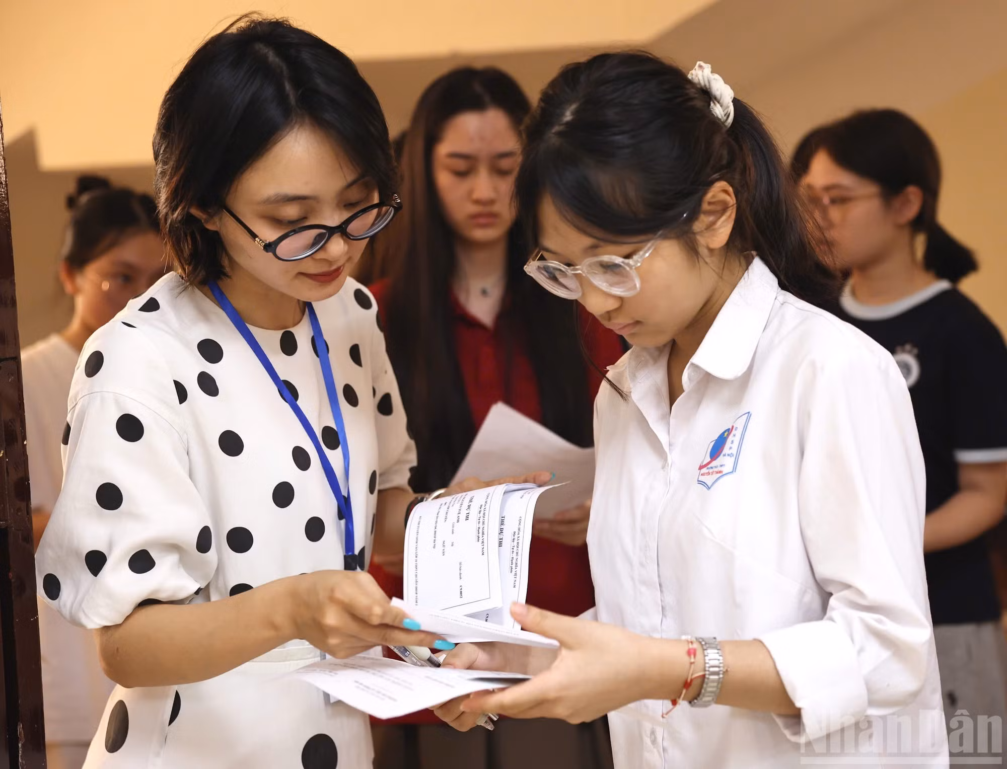 Sáng 4/6, thí sinh bước vào kỳ thi tuyển sinh lớp 10 Trường THPT chuyên Đại học Sư phạm năm học 2026-2027. (Ảnh: ĐẠI THẮNG)