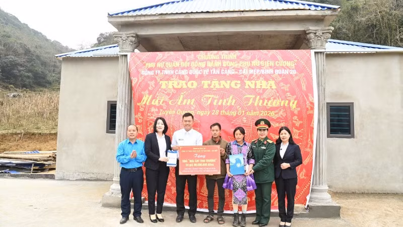 Ngôi nhà mới của gia đình bà Ly Thị Giàng, thôn Hậu Cấu 1, do Binh đoàn 20 hỗ trợ xây tặng.