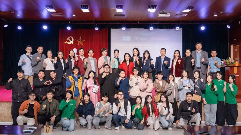 Các đại biểu và sinh viên tại lễ phát động cuộc thi tại Trường cao đẳng Truyền hình, Đài Truyền hình Việt Nam. (Ảnh BTC)