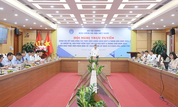 Phó Giám đốc Bảo hiểm xã hội Việt Nam Nguyễn Đức Hòa phát biểu tại hội nghị. (Ảnh VSS) hoi-nghi-truc-tuyen-quan-ly-bao-hiem-y-te-1.png