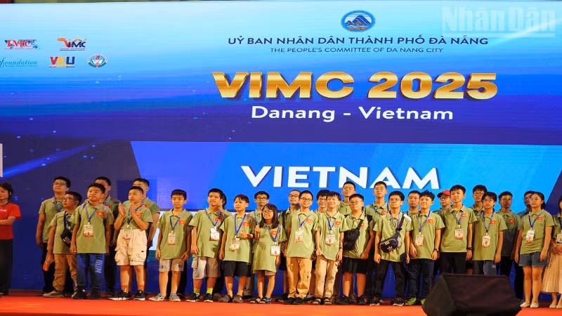 Đội thi Việt Nam tại Kỳ thi Toán học quốc tế lần thứ 25-VIMC 2025.