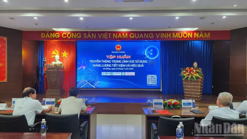 Quang cảnh hội nghị Tập huấn truyền thông trong lĩnh vực sử dụng năng lượng tiết kiệm và hiệu quả.