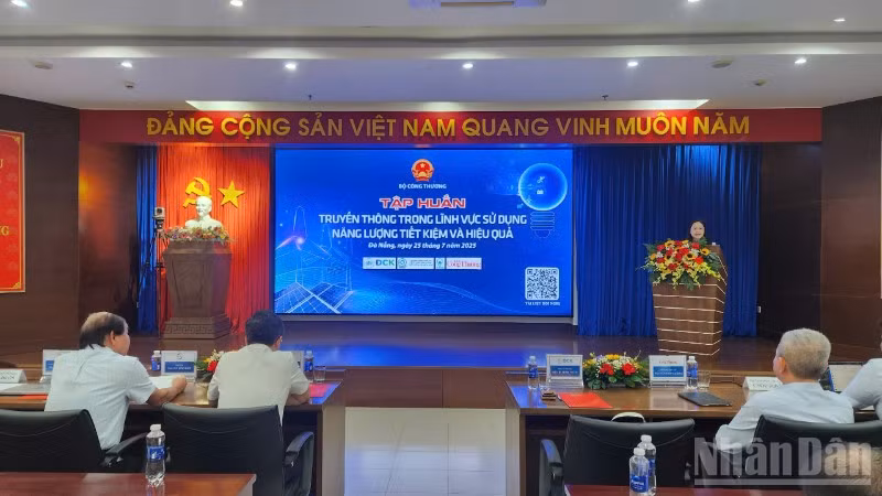 Quang cảnh hội nghị Tập huấn truyền thông trong lĩnh vực sử dụng năng lượng tiết kiệm và hiệu quả.