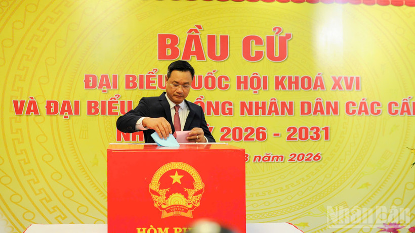 Bí thư Thành ủy Đà Nẵng Lê Ngọc Quang bỏ phiếu bầu cử.