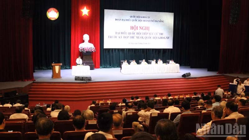 Đoàn đại biểu Quốc hội thành phố Đà Nẵng tiếp xúc cử tri sáng 3/10.